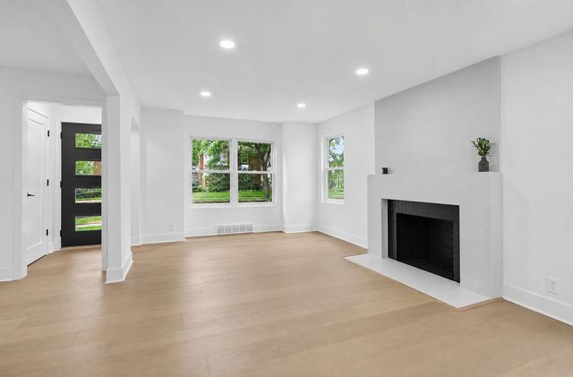 10810 Hart Avenue, Huntington Woods, MI 48070