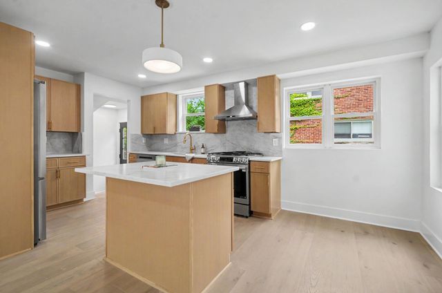 10810 Hart Avenue, Huntington Woods, MI 48070