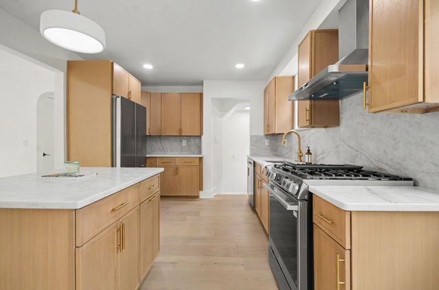 10810 Hart Avenue, Huntington Woods, MI 48070