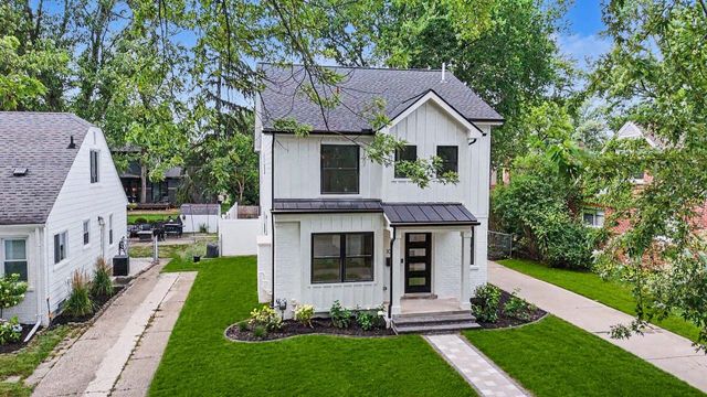 10810 Hart Avenue, Huntington Woods, MI 48070