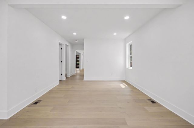 10810 Hart Avenue, Huntington Woods, MI 48070