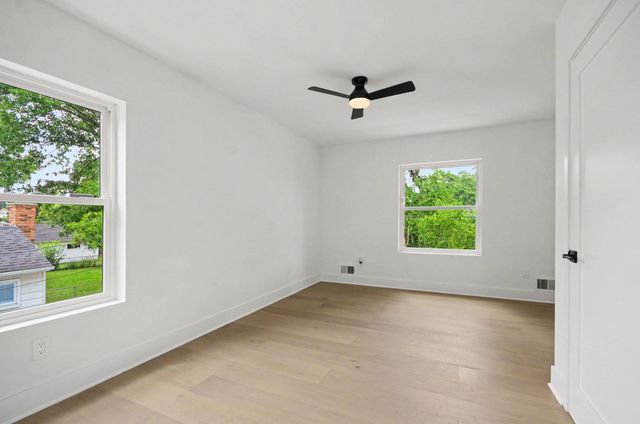 10810 Hart Avenue, Huntington Woods, MI 48070