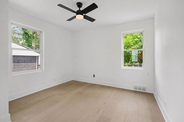 10810 Hart Avenue, Huntington Woods, MI 48070