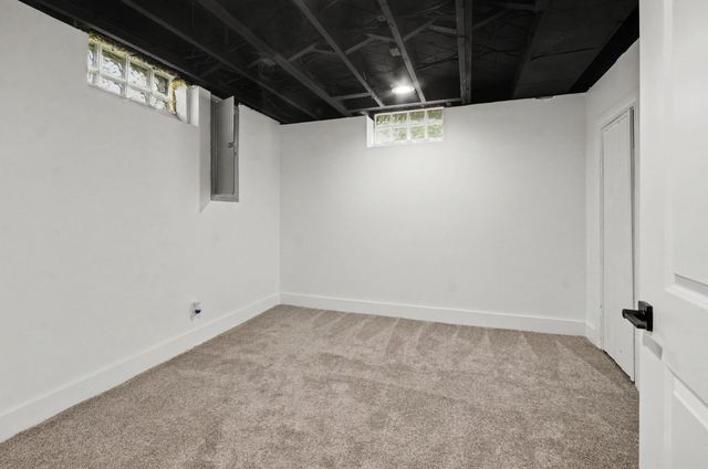 10810 Hart Avenue, Huntington Woods, MI 48070