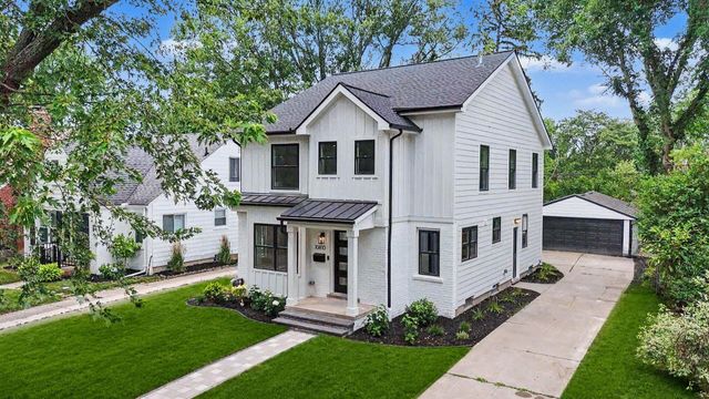 10810 Hart Avenue, Huntington Woods, MI 48070