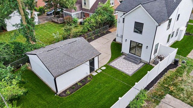 10810 Hart Avenue, Huntington Woods, MI 48070
