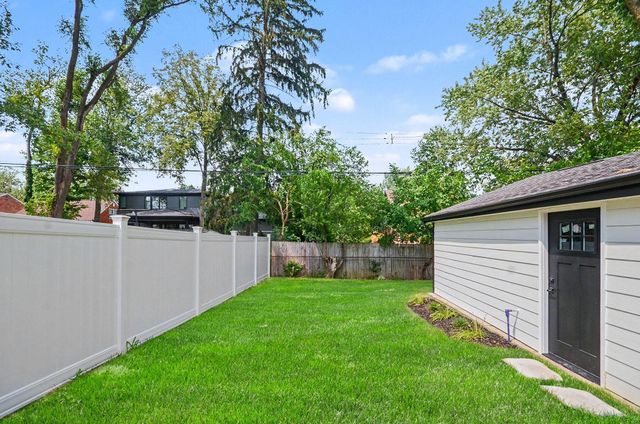 10810 Hart Avenue, Huntington Woods, MI 48070