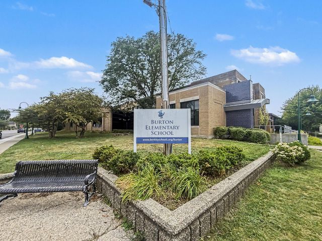 10810 Hart Avenue, Huntington Woods, MI 48070