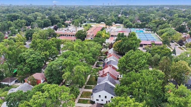 10810 Hart Avenue, Huntington Woods, MI 48070