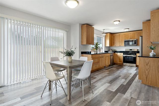 8724 134th Street Ct E, Puyallup, WA 98373