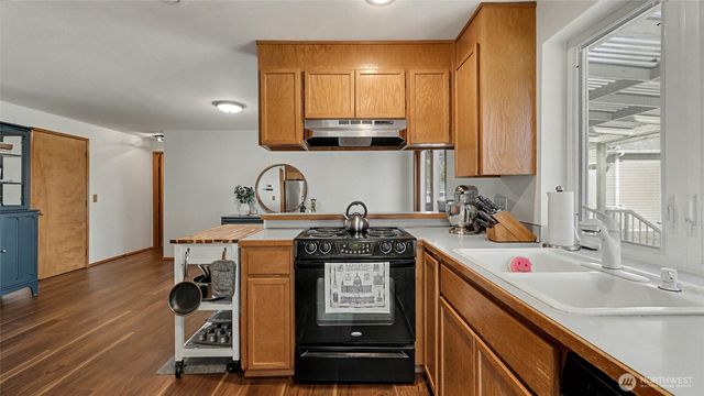 16302 230th Avenue SE, Maple Valley, WA 98038