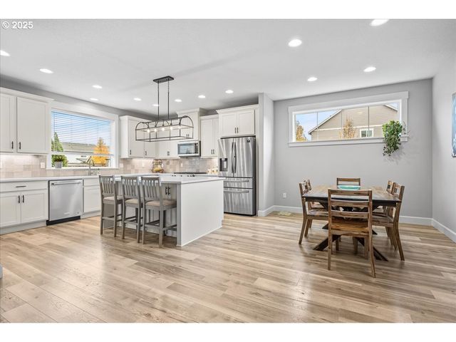 19698 CEDARWOOD Way, Oregon City, OR 97045