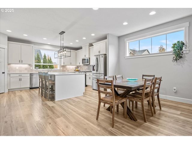 19698 CEDARWOOD Way, Oregon City, OR 97045