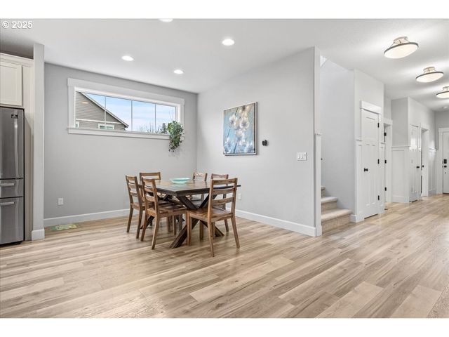 19698 CEDARWOOD Way, Oregon City, OR 97045