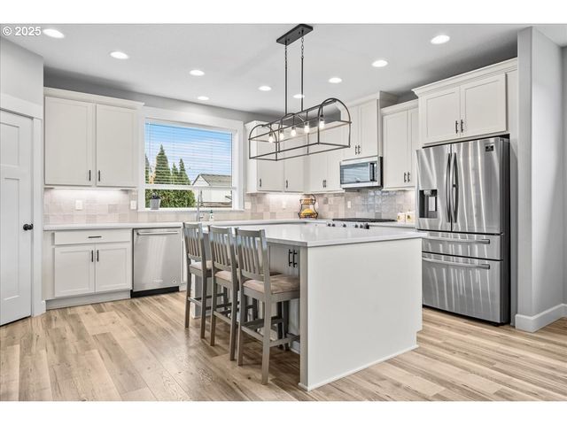 19698 CEDARWOOD Way, Oregon City, OR 97045