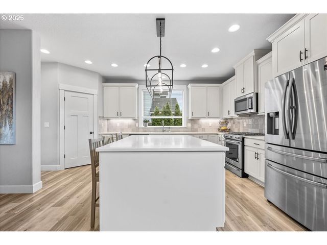 19698 CEDARWOOD Way, Oregon City, OR 97045