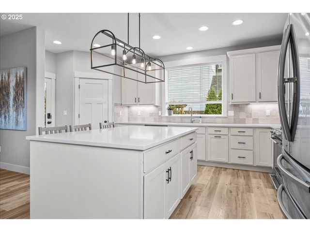 19698 CEDARWOOD Way, Oregon City, OR 97045