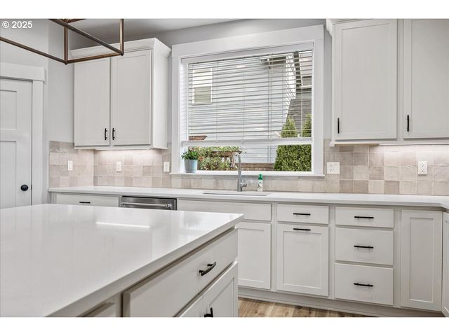 19698 CEDARWOOD Way, Oregon City, OR 97045