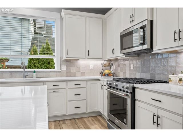 19698 CEDARWOOD Way, Oregon City, OR 97045