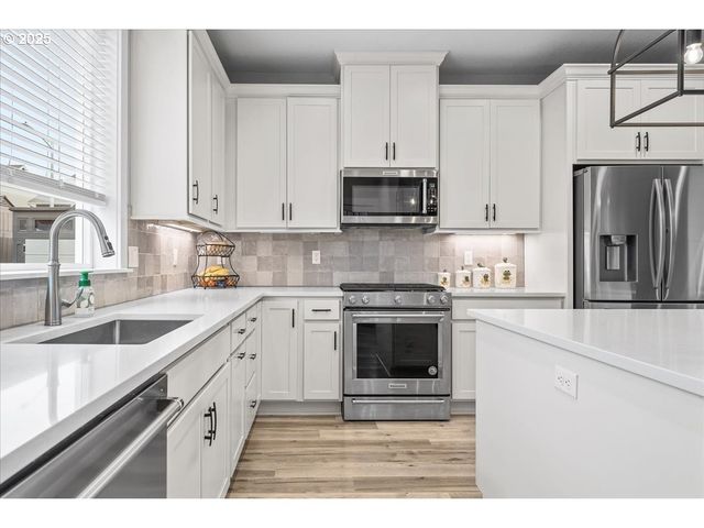 19698 CEDARWOOD Way, Oregon City, OR 97045