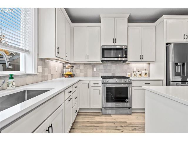 19698 CEDARWOOD Way, Oregon City, OR 97045