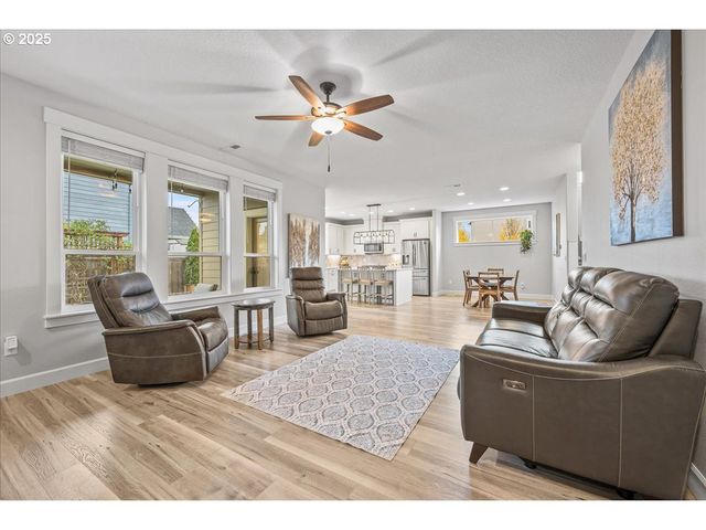 19698 CEDARWOOD Way, Oregon City, OR 97045