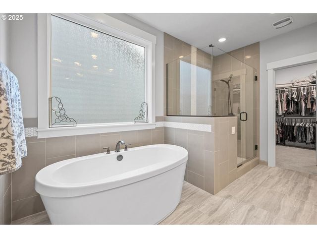 19698 CEDARWOOD Way, Oregon City, OR 97045