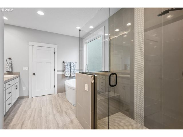 19698 CEDARWOOD Way, Oregon City, OR 97045