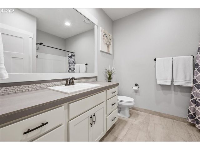 19698 CEDARWOOD Way, Oregon City, OR 97045