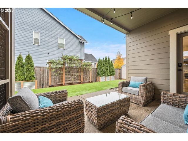 19698 CEDARWOOD Way, Oregon City, OR 97045