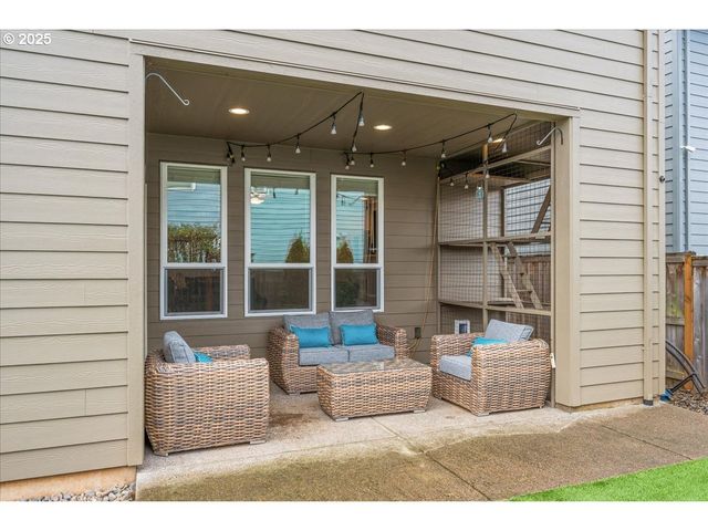 19698 CEDARWOOD Way, Oregon City, OR 97045