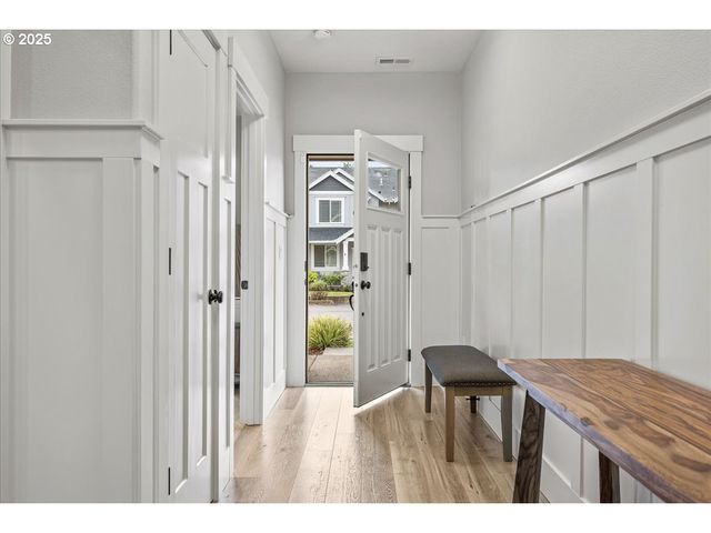 19698 CEDARWOOD Way, Oregon City, OR 97045