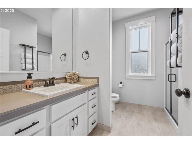 19698 CEDARWOOD Way, Oregon City, OR 97045