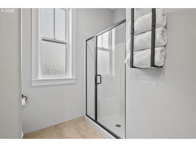 19698 CEDARWOOD Way, Oregon City, OR 97045