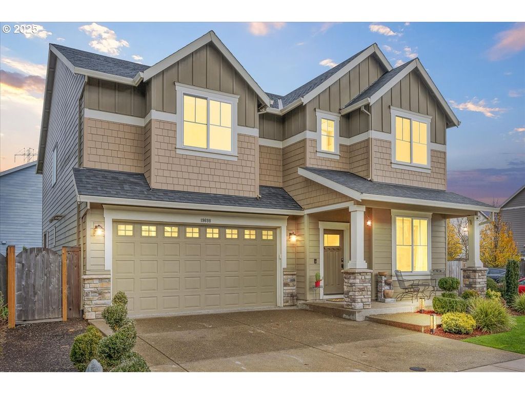 19698 CEDARWOOD Way, Oregon City, OR 97045