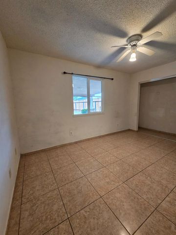 807 Olds Ave, Livingston, CA 95334