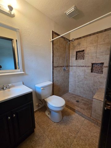 807 Olds Ave, Livingston, CA 95334