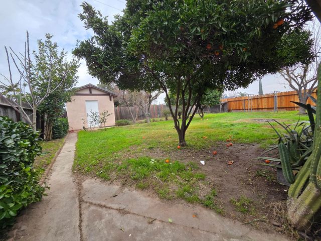 807 Olds Ave, Livingston, CA 95334