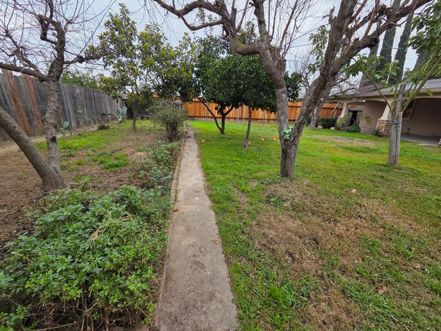 807 Olds Ave, Livingston, CA 95334