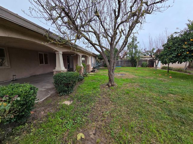 807 Olds Ave, Livingston, CA 95334