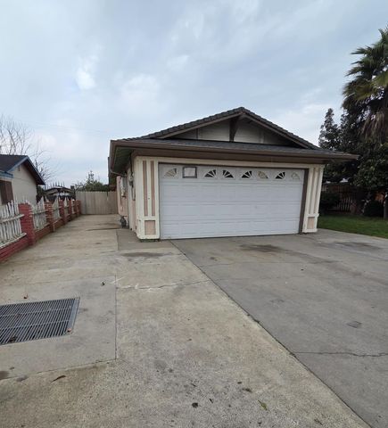 807 Olds Ave, Livingston, CA 95334