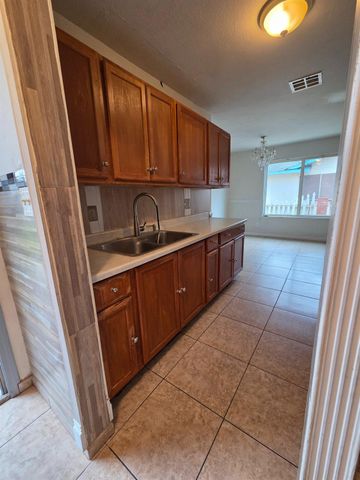 807 Olds Ave, Livingston, CA 95334