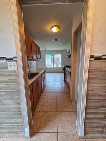 807 Olds Ave, Livingston, CA 95334