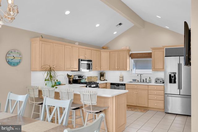 46 S 2ND ST, Surf City, NJ 08008