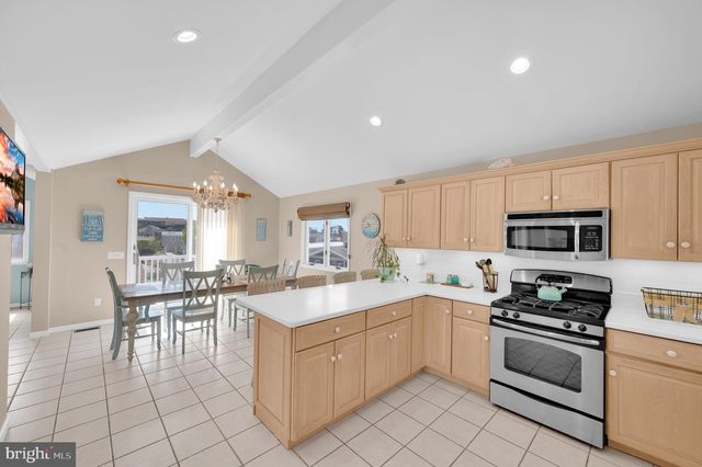 46 S 2ND ST, Surf City, NJ 08008