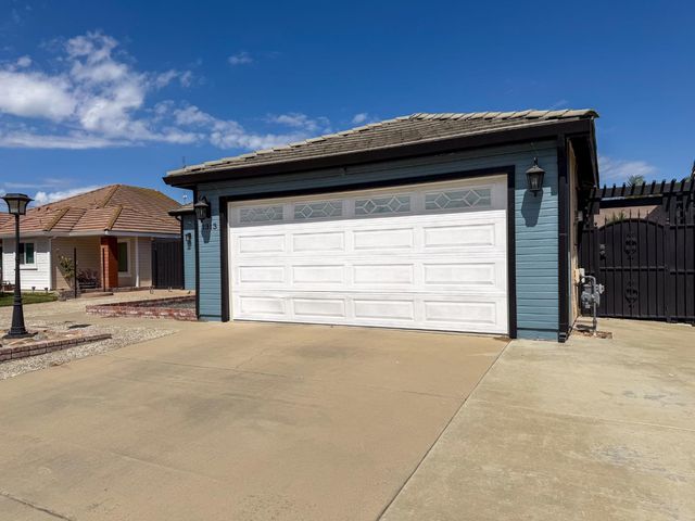 1313 Fannell Dr, Ceres, CA 95307