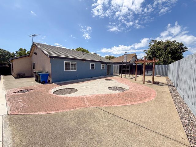 1313 Fannell Dr, Ceres, CA 95307