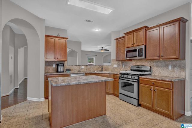 208 CREEKSIDE COURT, Pelham, AL 35124