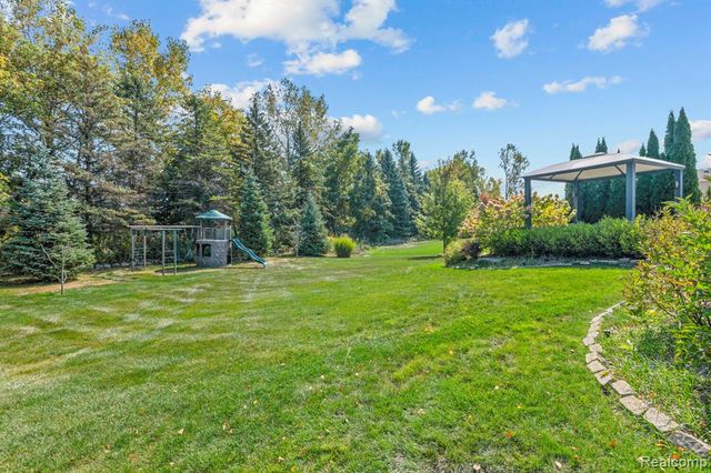 1526 Hickory Ridge Court, Canton, MI 48187
