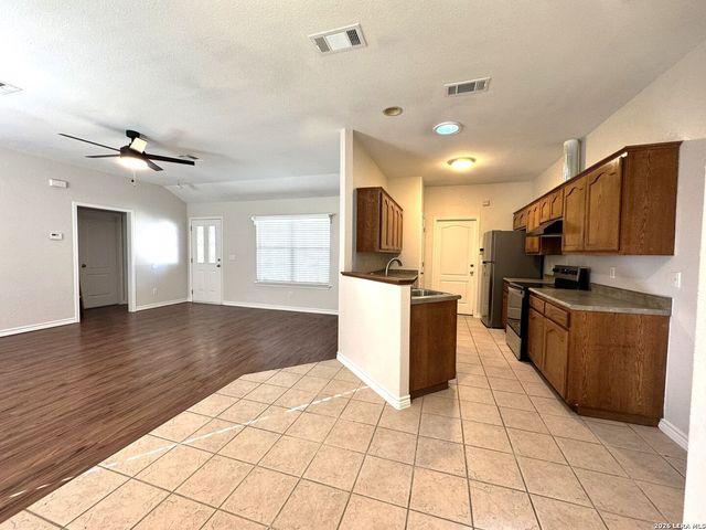 2038 Bentwood, New Braunfels, TX 78130